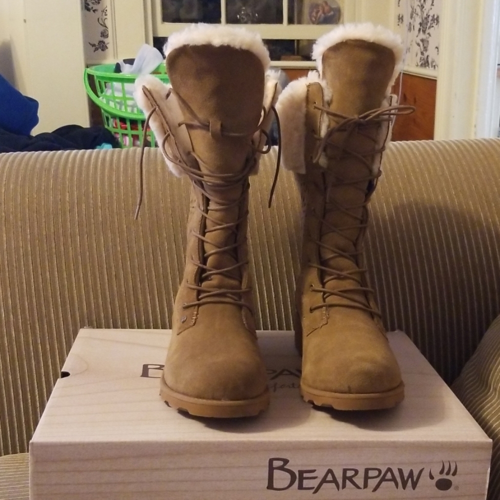 Kylie Bearpaw boots size 10 width m